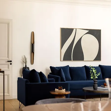 Classy Montaigne 2br 7p *